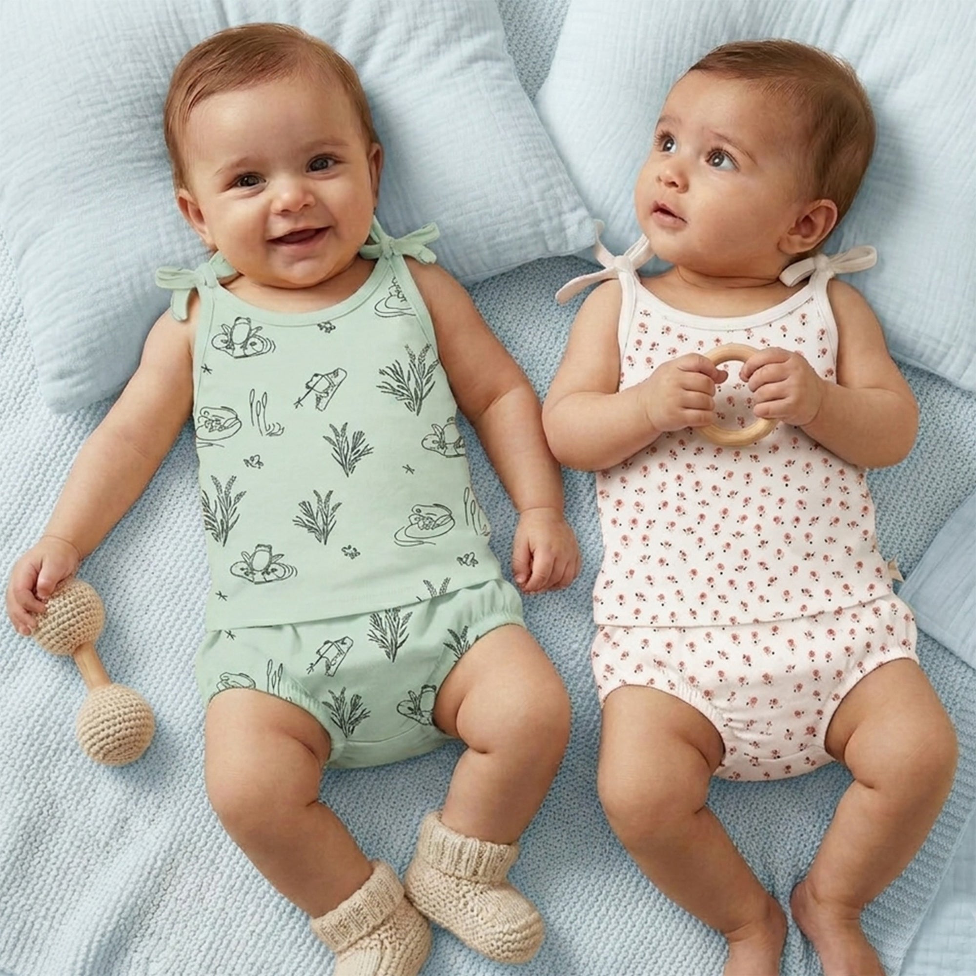 Knotted Jablas - Frog Print/White Base Pink Flower